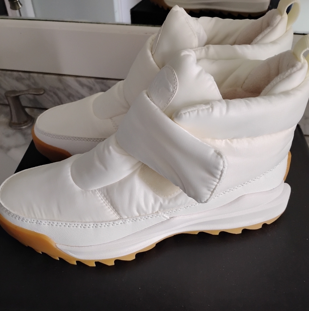Sorel Women's White Puffer Booties With Puffy Strap